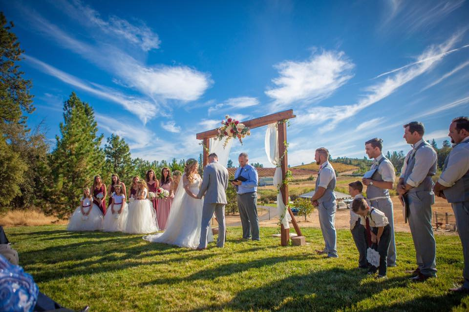 Couple getting married in Apple Hill